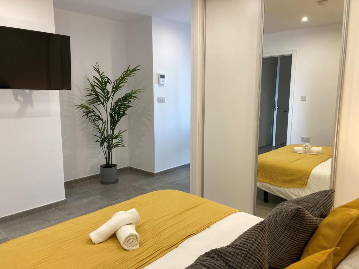 E1 Suites & Spa Aparthotel Style - Gym & Spa ยิบรอลตาร์ ภายนอก รูปภาพ