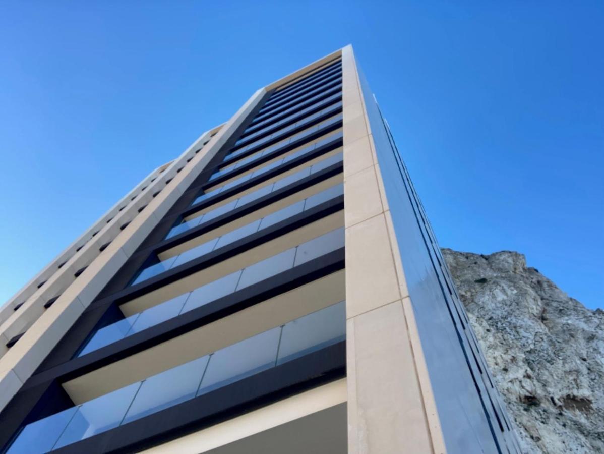 E1 Suites & Spa Aparthotel Style - Gym & Spa ยิบรอลตาร์ ภายนอก รูปภาพ
