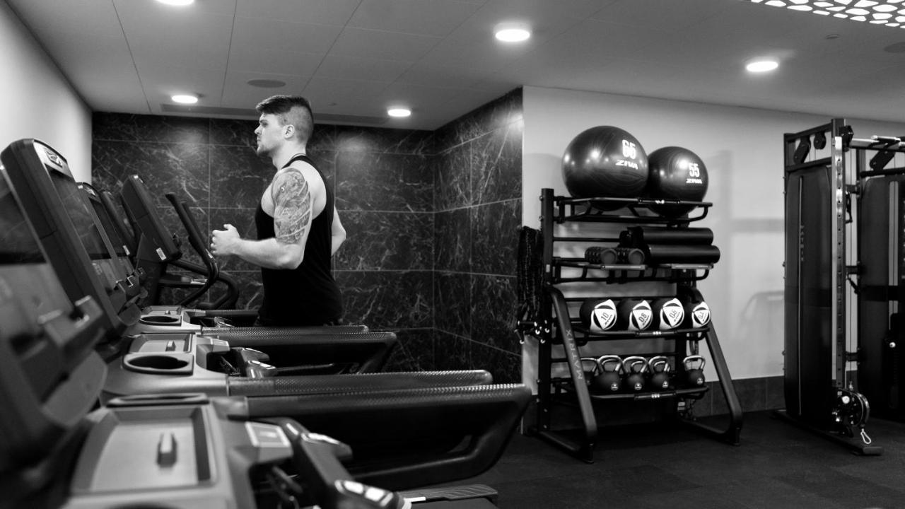 E1 Suites & Spa Aparthotel Style - Gym & Spa ยิบรอลตาร์ ภายนอก รูปภาพ