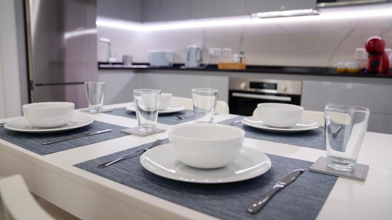 E1 Suites & Spa Aparthotel Style - Gym & Spa ยิบรอลตาร์ ภายนอก รูปภาพ