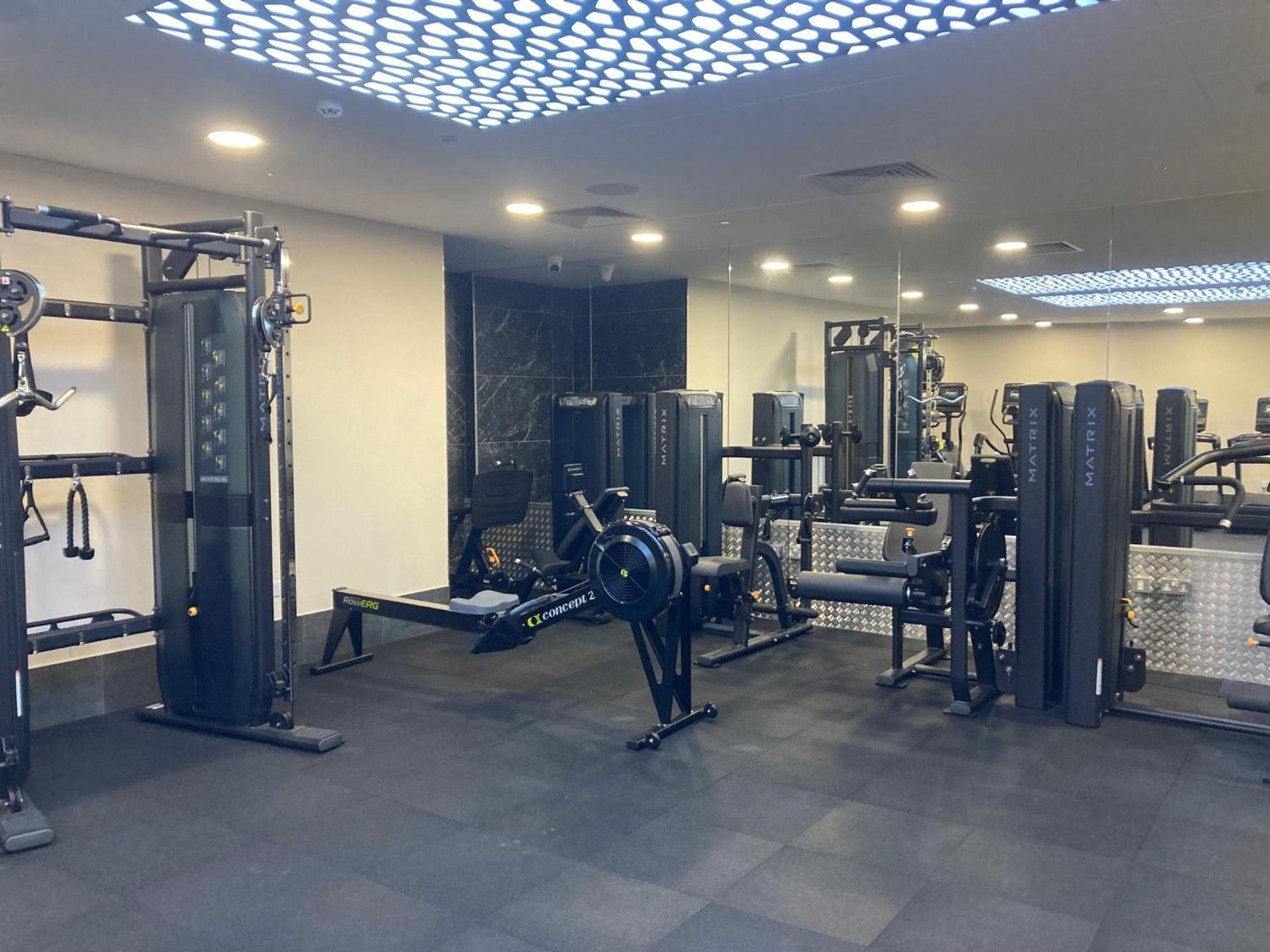 E1 Suites & Spa Aparthotel Style - Gym & Spa ยิบรอลตาร์ ภายนอก รูปภาพ