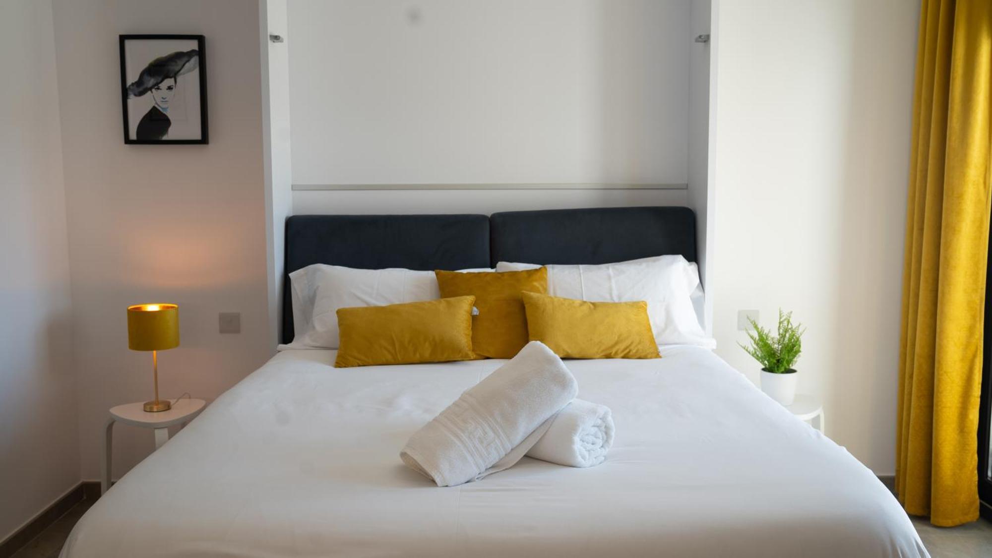 E1 Suites & Spa Aparthotel Style - Gym & Spa ยิบรอลตาร์ ภายนอก รูปภาพ